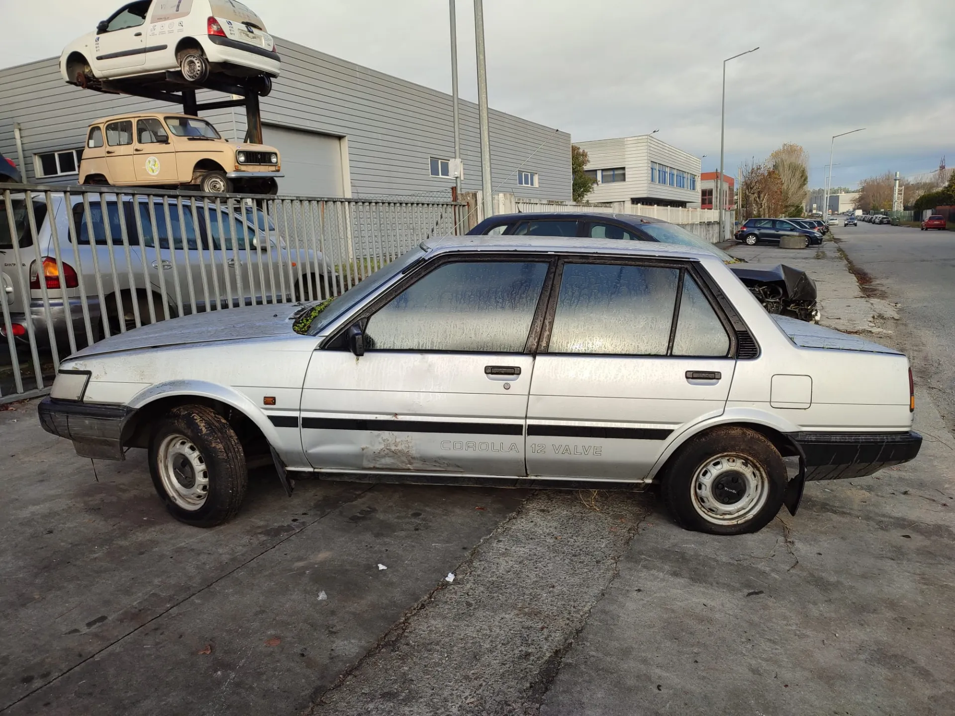 Corolla Sedan  TOYOTA Corolla Sedan (_E18_, ZRE17_) Imagem-7